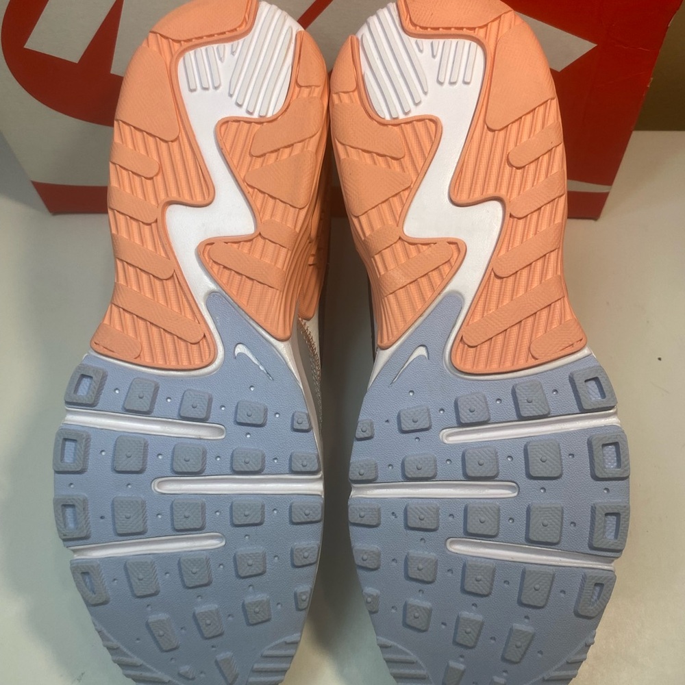 🔥 NIKE AIR MAX EXCEE WHITE PEACH GREY WOMENS RUNNING SHOE SIZE 9.5 DV2189-100 - Picture 7 of 9
